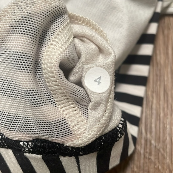 White and Coral Lululemon Wild Tank with Built-in Bra, Size 4 - Picture 12 of 12